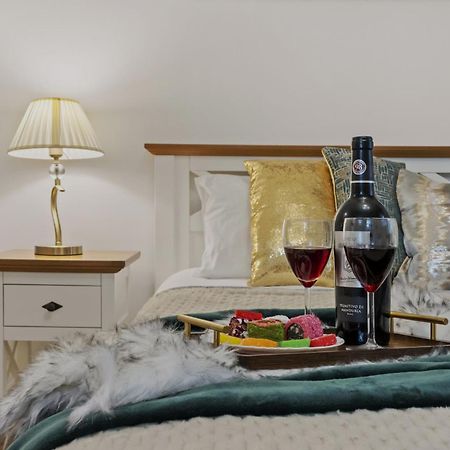 Sweet Luxury Three Rooms Apartment City Center Universitate Bucureşti Exterior foto