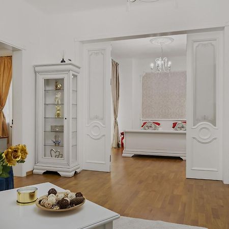 Sweet Luxury Three Rooms Apartment City Center Universitate Bucureşti Exterior foto