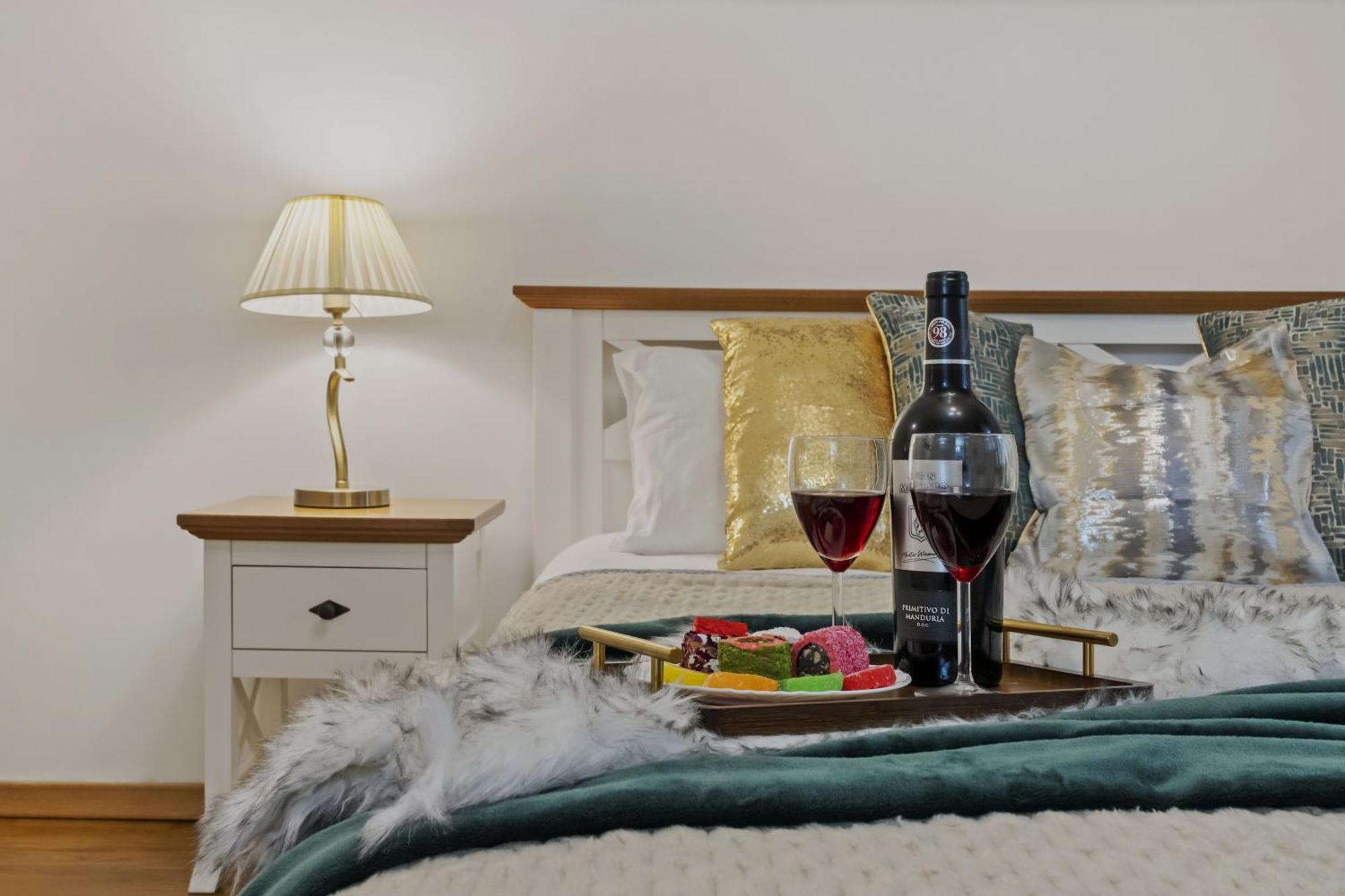 Sweet Luxury Three Rooms Apartment City Center Universitate Bucureşti Exterior foto