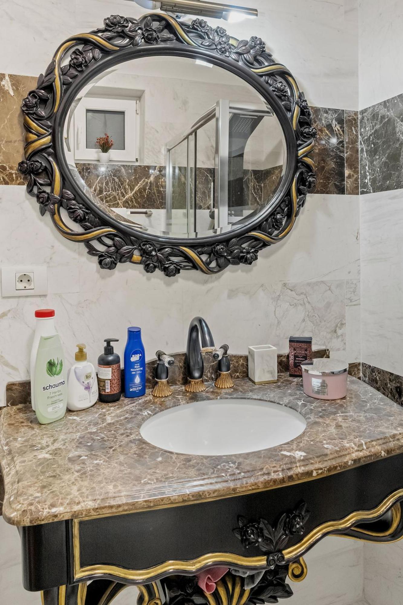 Sweet Luxury Three Rooms Apartment City Center Universitate Bucureşti Exterior foto